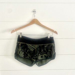 Lululemon Women's Speed Shorts 2.5" Green Camo Size 4 EXCELLENT CONDITION